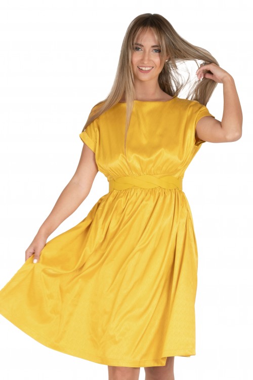 فستان نسائي لون ذهبي